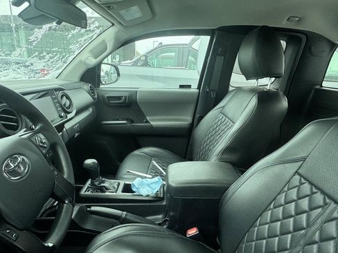 Used 2023 Toyota Tacoma SR image 4