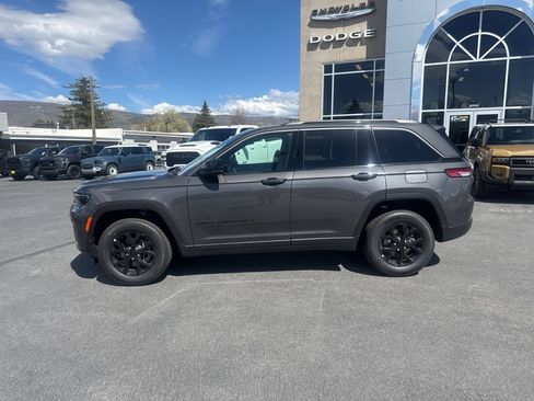 New 2026 Jeep Grand Cherokee Altitude AWD/4WD image 8