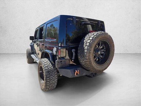 Used 2018 Jeep Wrangler Unlimited Sahara AWD/4WD image 5