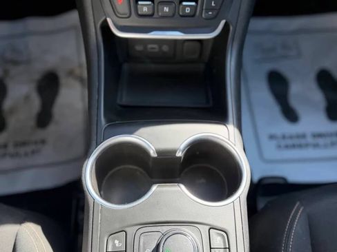 Used 2018 GMC Terrain SLE w/ Driver Convenience Package AWD/4WD image 16
