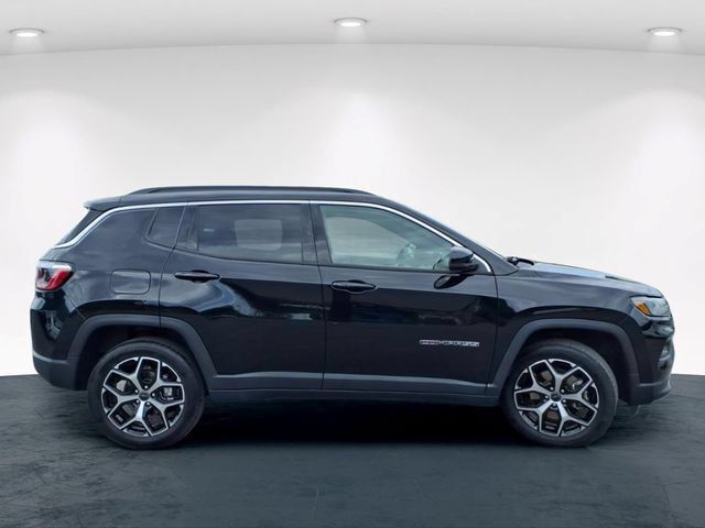 Used 2025 Jeep Compass Limited AWD/4WD image 7