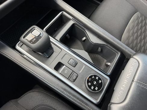 Used 2022 Nissan Pathfinder SV AWD/4WD image 18