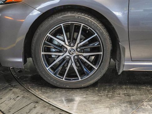 Used 2021 Toyota Camry SE image 9