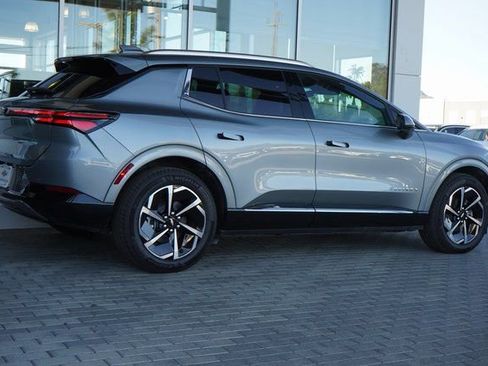 New 2025 Chevrolet Equinox EV LT image 9