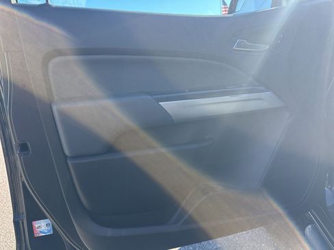 Used 2021 Chevrolet Colorado Z71 w/ Z71 Midnight Edition image 8