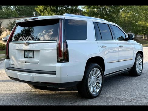 Used 2019 Cadillac Escalade Platinum image 17