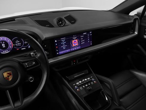 Certified 2024 Porsche Cayenne Coupe AWD/4WD image 32