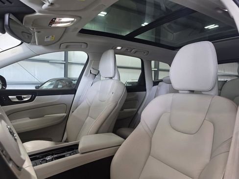 Used 2024 Volvo XC60 B5 Core AWD/4WD image 10