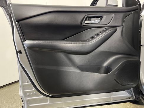 Used 2025 Nissan Rogue SV FWD image 19