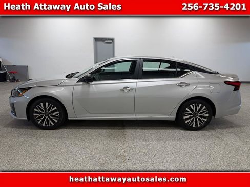 Used 2025 Nissan Altima 2.5 SV FWD image 1