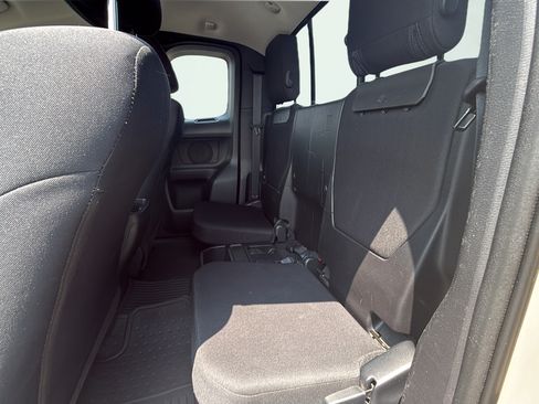 Used 2016 Toyota Tacoma SR5 w/ SR5 Appearance Package (SN) AWD/4WD image 33