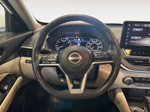 Used 2023 Nissan Altima 2.5 SV w/ SV Premium Package image 13