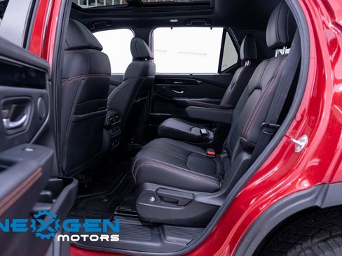 Used 2025 Honda Pilot TrailSport image 39