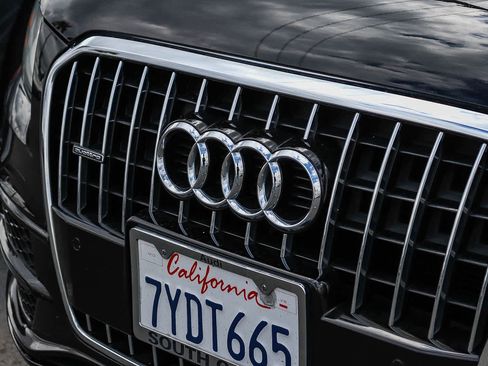 Used 2017 Audi Q5 2.0T Premium Plus w/ Technology Package AWD/4WD image 3