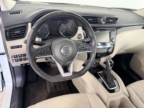 Used 2021 Nissan Rogue Sport SV w/ Technology Package FWD image 4