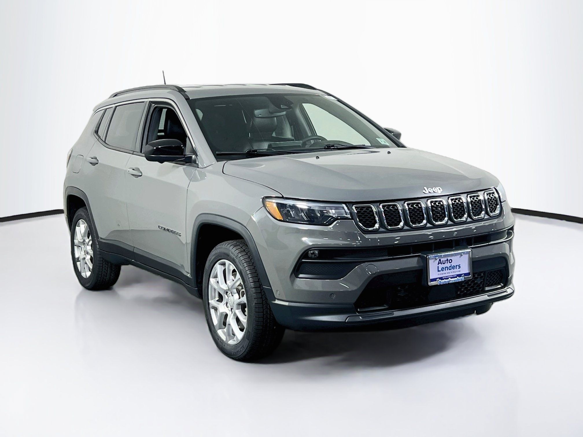 Used 2023 Jeep Compass Latitude AWD/4WD image 3