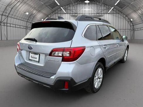 Used 2018 Subaru Outback 2.5i Premium image 4