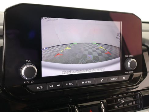 Used 2025 Nissan Pathfinder SV FWD image 6