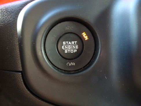 Used 2018 Jeep Wrangler Unlimited Sahara image 22