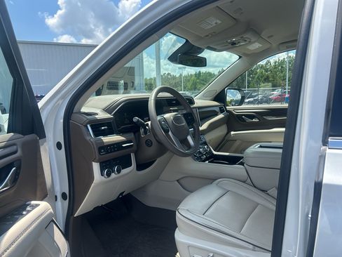 Used 2024 GMC Yukon Denali AWD/4WD image 5