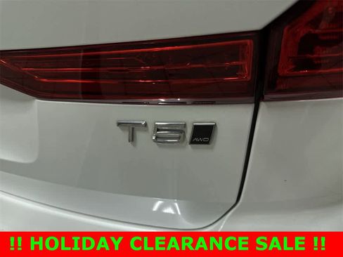 Used 2020 Volvo XC60 T5 Momentum image 27