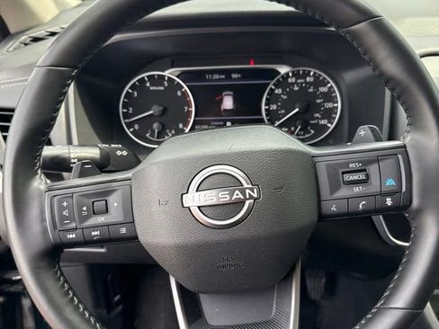 Used 2025 Nissan Rogue SV FWD image 6
