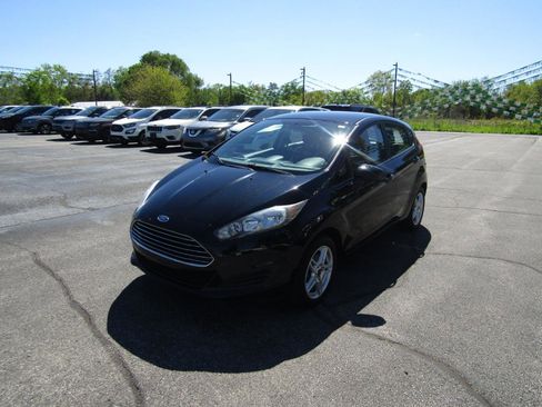 Used 2017 Ford Fiesta SE FWD image 3