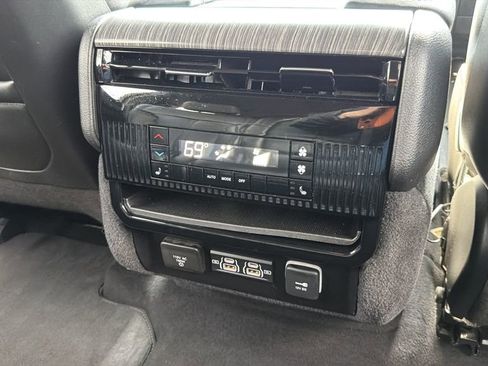 Used 2024 Jeep Wagoneer L Series III w/ Flexible Seating Group AWD/4WD image 18
