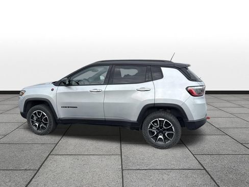 Used 2025 Jeep Compass Trailhawk AWD/4WD image 8