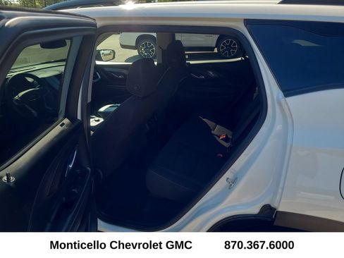 Used 2024 GMC Terrain SLE w/ Driver Convenience Package FWD image 27