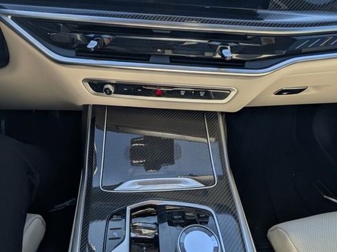 Used 2025 BMW X7 M60i image 10