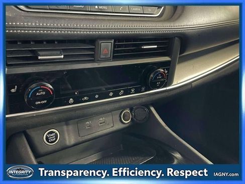 Used 2023 Nissan Rogue SV w/ SV Premium B Package image 27