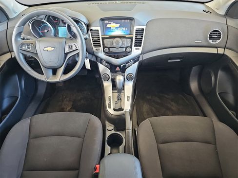 Used 2015 Chevrolet Cruze LT image 9