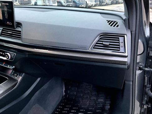 Used 2022 Audi SQ5 Premium image 18