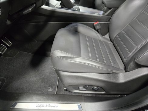 Used 2024 Alfa Romeo Tonale Veloce image 11