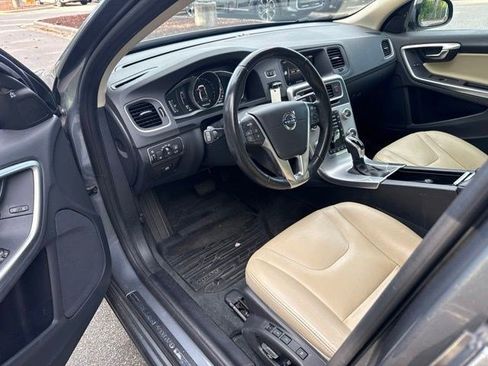 Used 2018 Volvo S60 T5 Dynamic w/ Vision Package FWD image 8