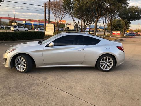 Used 2013 Hyundai Genesis 2.0T image 2
