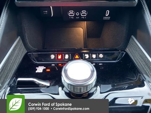 Used 2022 Jeep Wagoneer Series III w/ Flexible Seating Group image 32