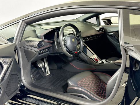 Used 2021 Lamborghini Huracan EVO image 12
