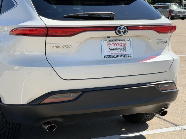Used 2022 Toyota Venza LE AWD/4WD image 6