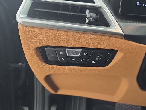 Used 2025 BMW 330i xDrive Sedan w/ Premium Package image 29