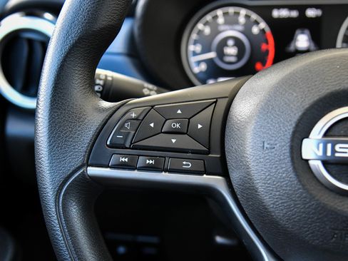 Used 2023 Nissan Versa SV image 28