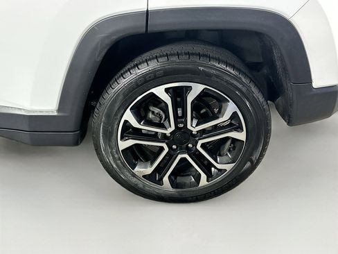 Used 2022 Jeep Compass Limited image 11