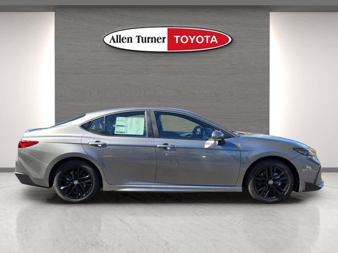 Used 2026 Toyota Camry SE w/ Convenience Package image 4