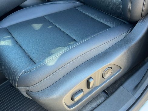 New 2026 Chevrolet Equinox LT w/ Convenience Package II image 17