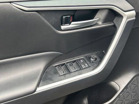 Used 2025 Toyota RAV4 XLE AWD/4WD image 22