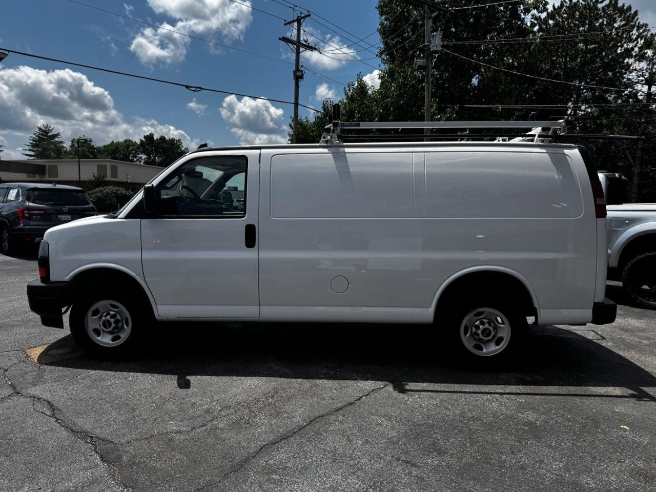 Used 2024 GMC Savana 2500 w/ Driver Convenience Package RWD image 4