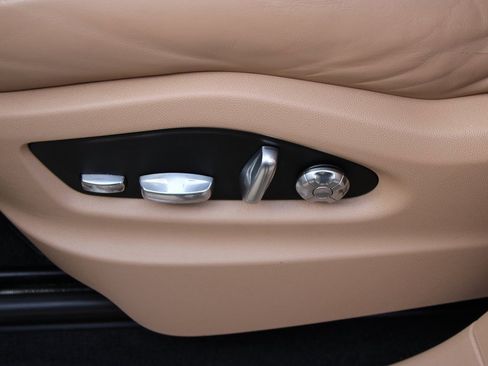 Used 2021 Porsche Cayenne image 25