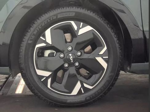 Used 2023 Kia Niro Wind FWD image 13