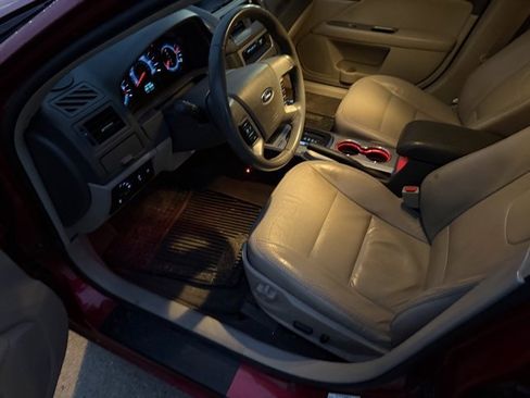 Used 2010 Ford Fusion SEL image 16